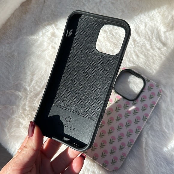 Set of 2 Casely BOLD MagSafe IPhone 14 Pro cases Face and Jenna's Flowers - Picture 3 of 6